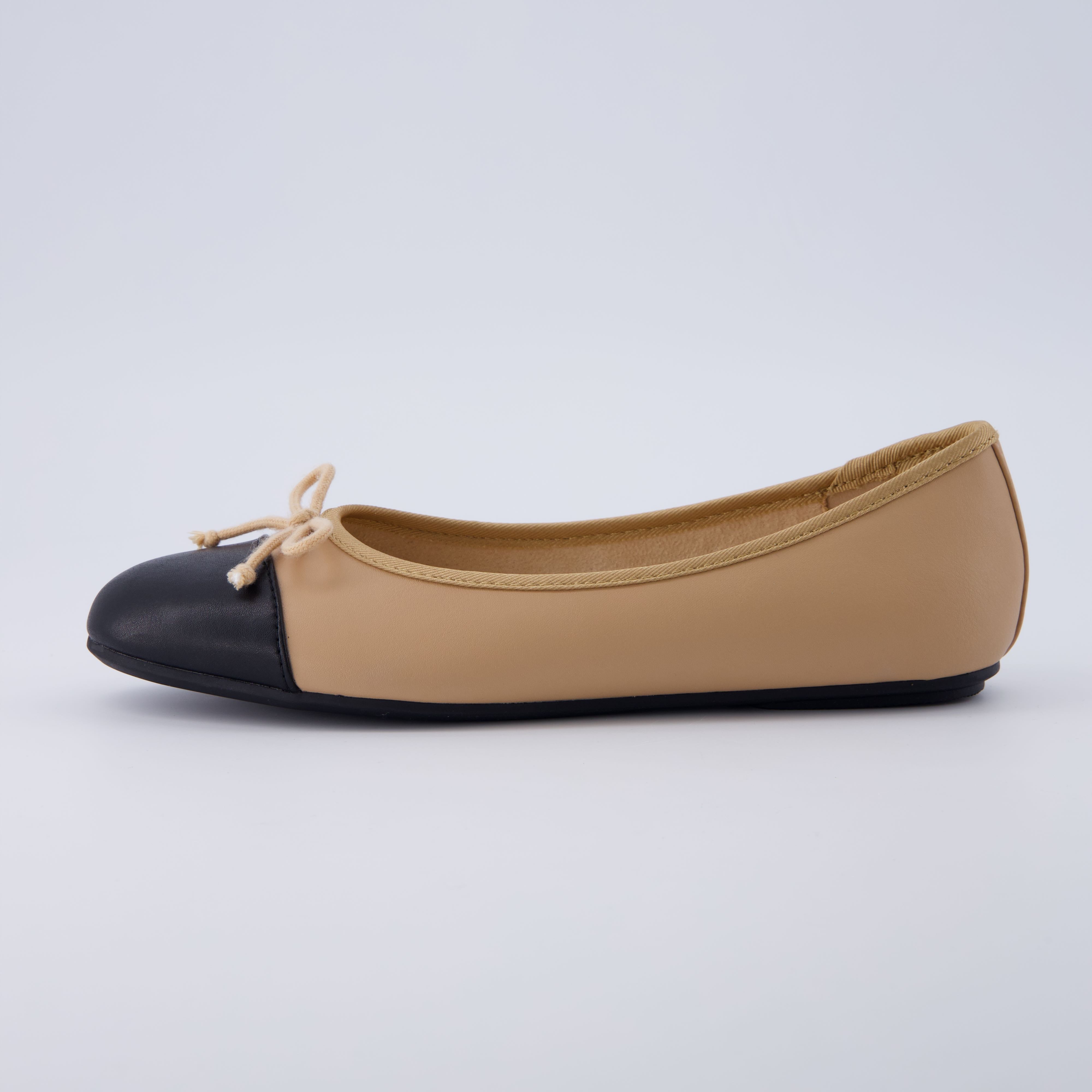 Cardi Cap Toe Flat Tan Black