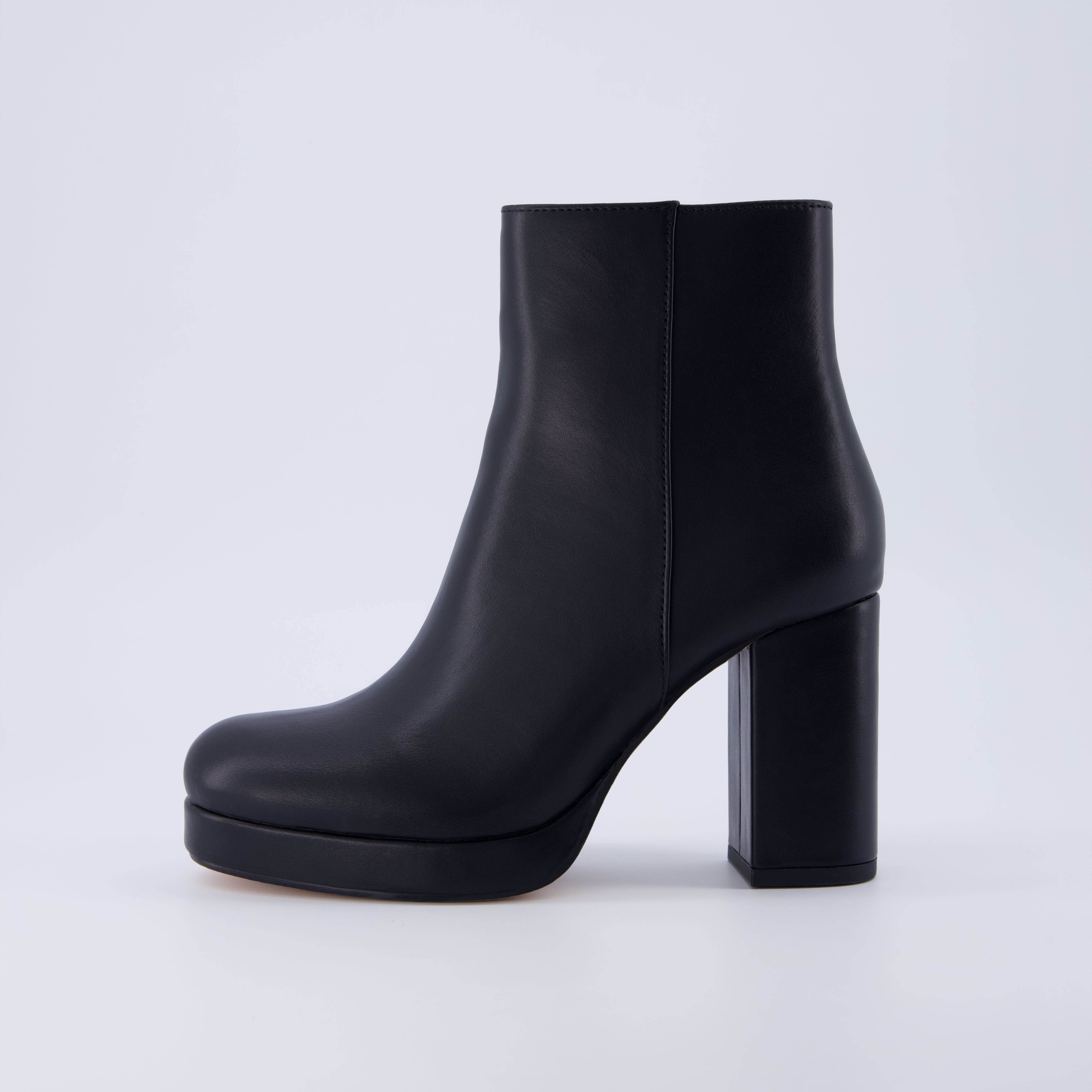 Dish Heeled Boot Black
