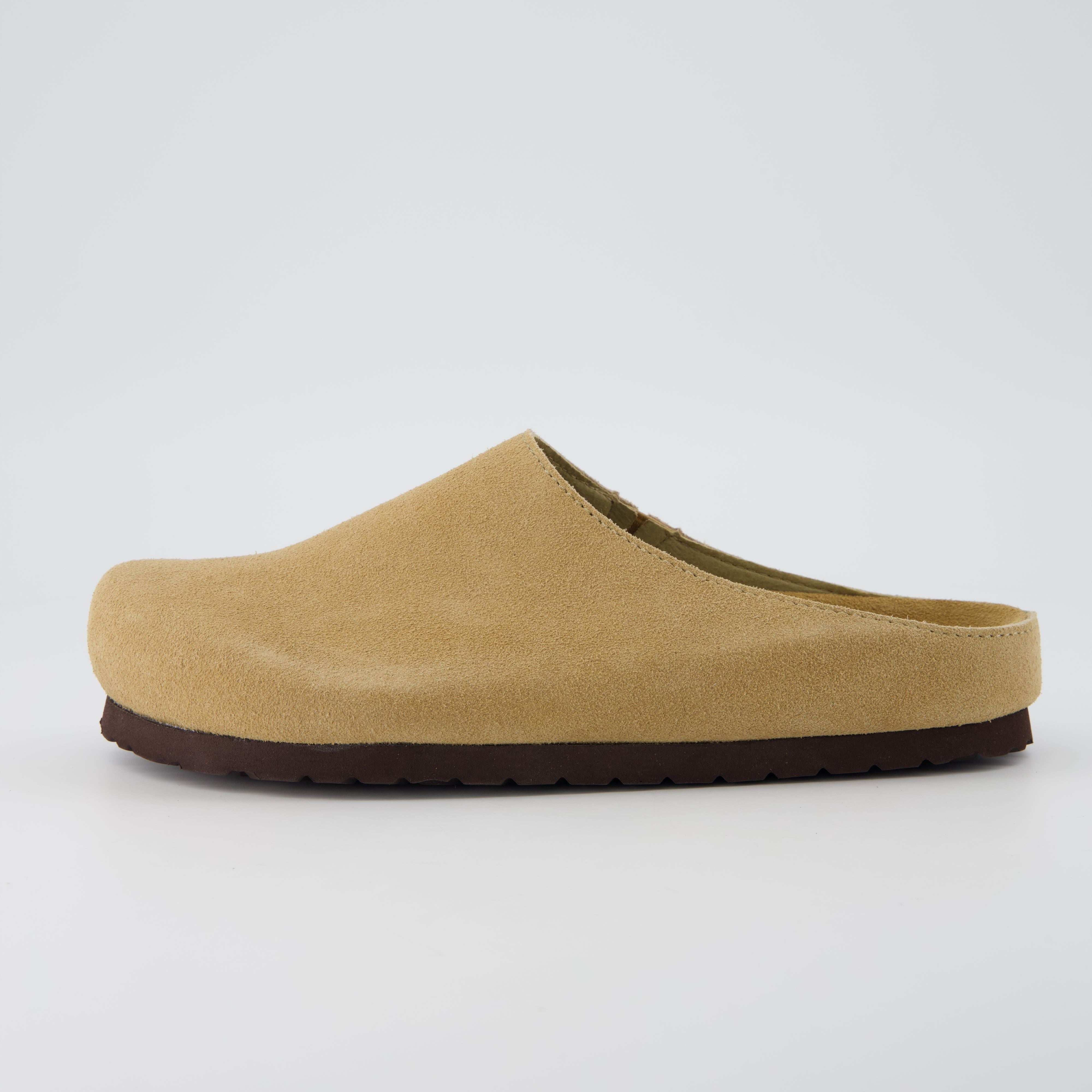 Lute Suede Clogs Sand