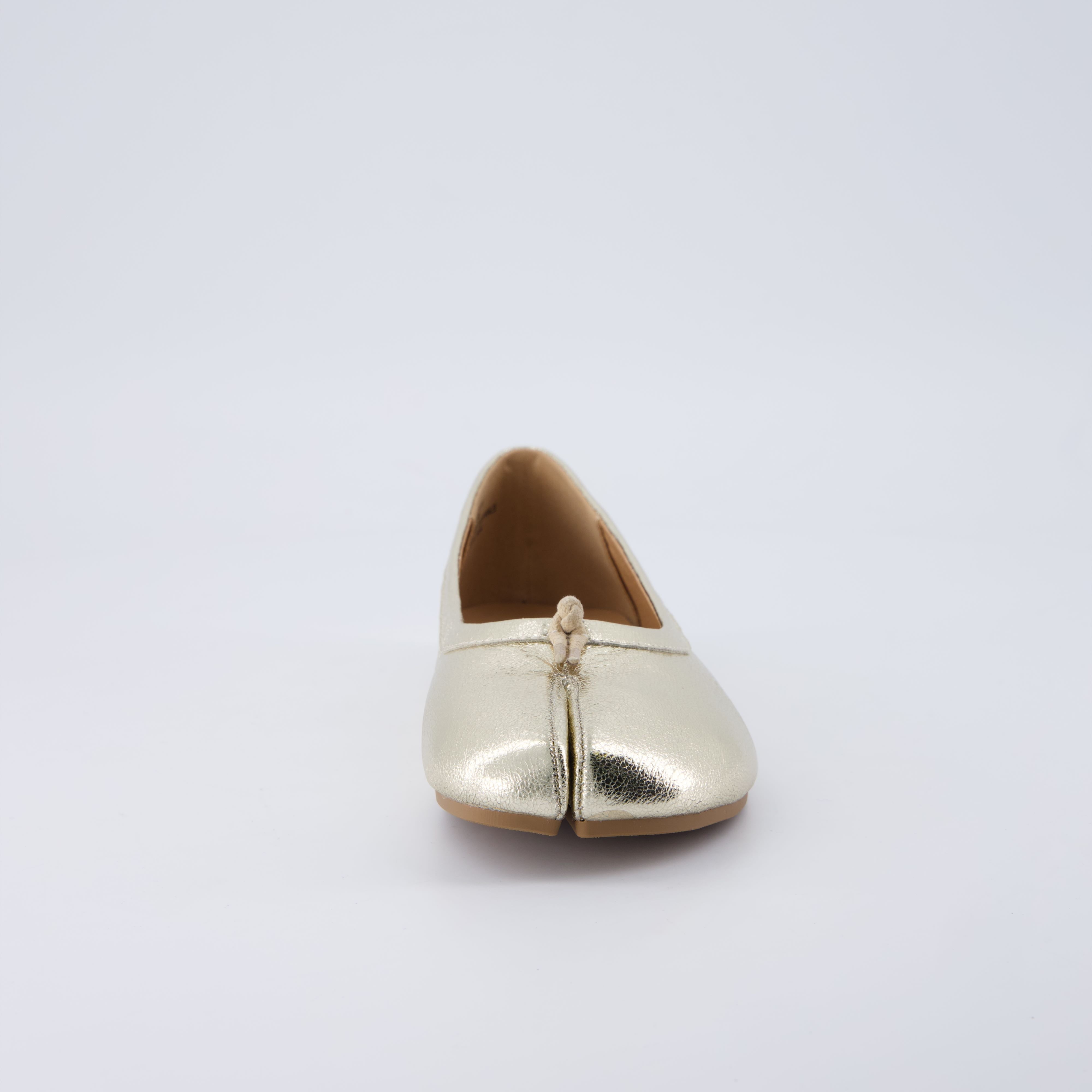 Maki Split-toe Flats Gold Medium