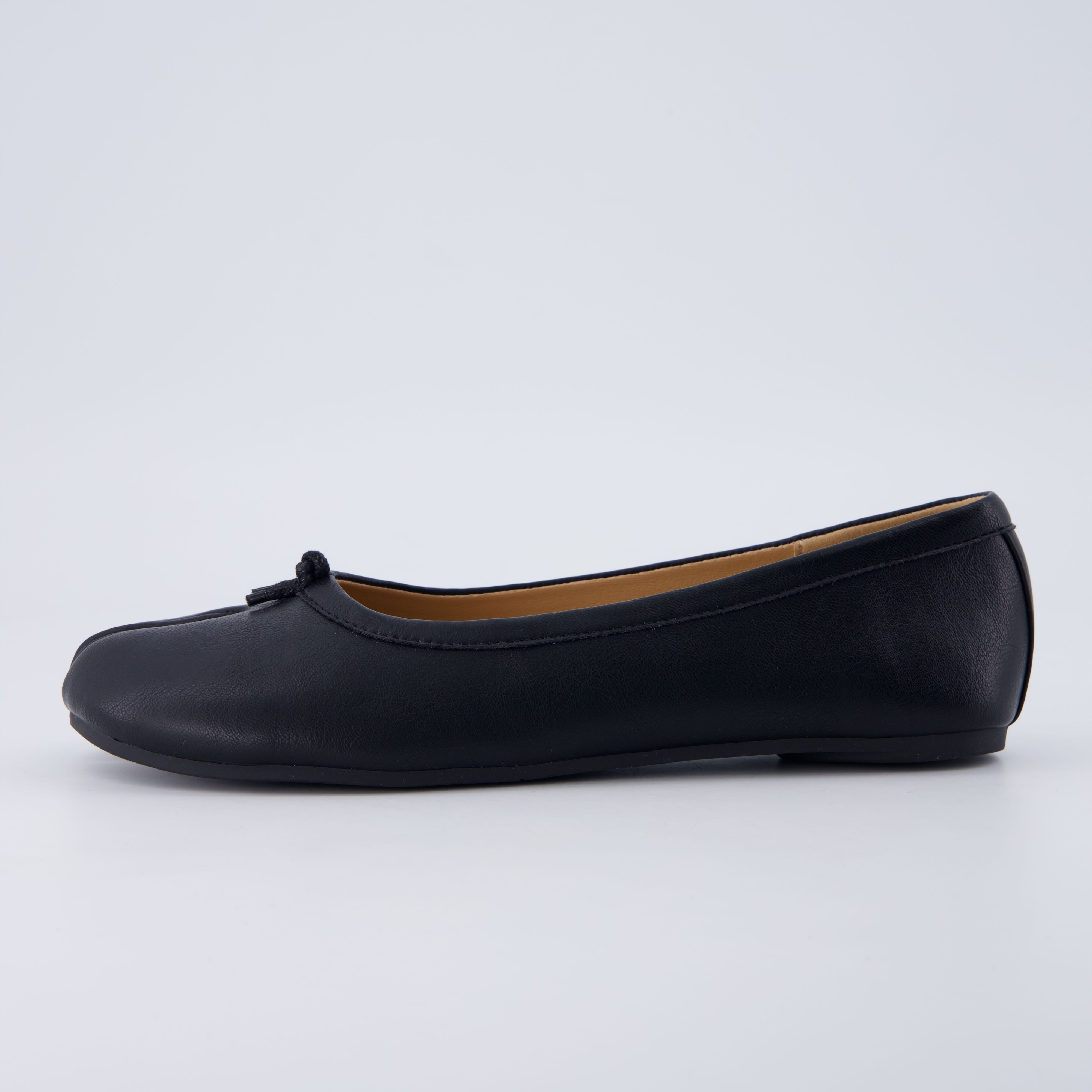 Maki Split-toe Flats Black Medium