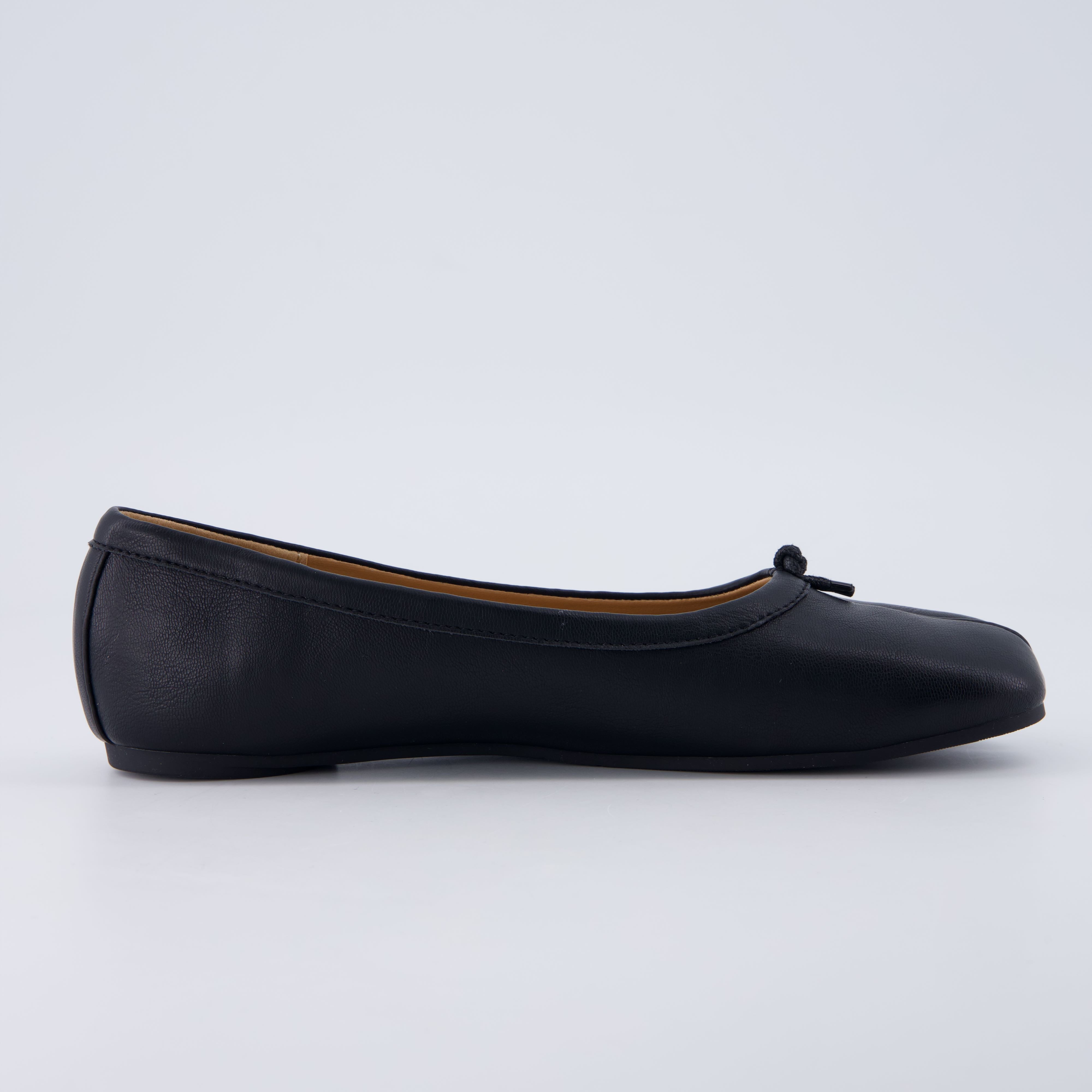 Maki Split-toe Flats Black Medium
