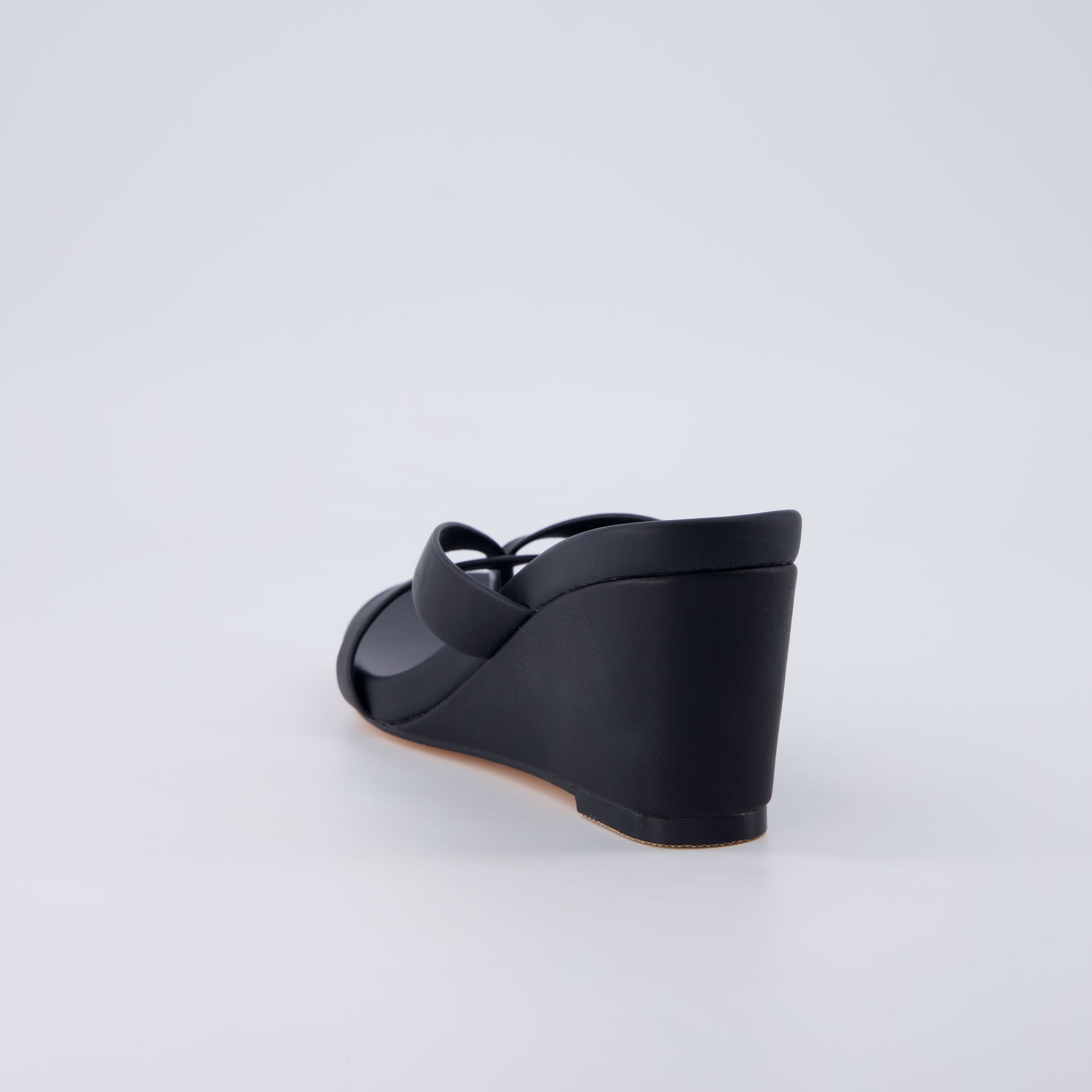 Mona Slip-On Lightweight Sandals Black Medium