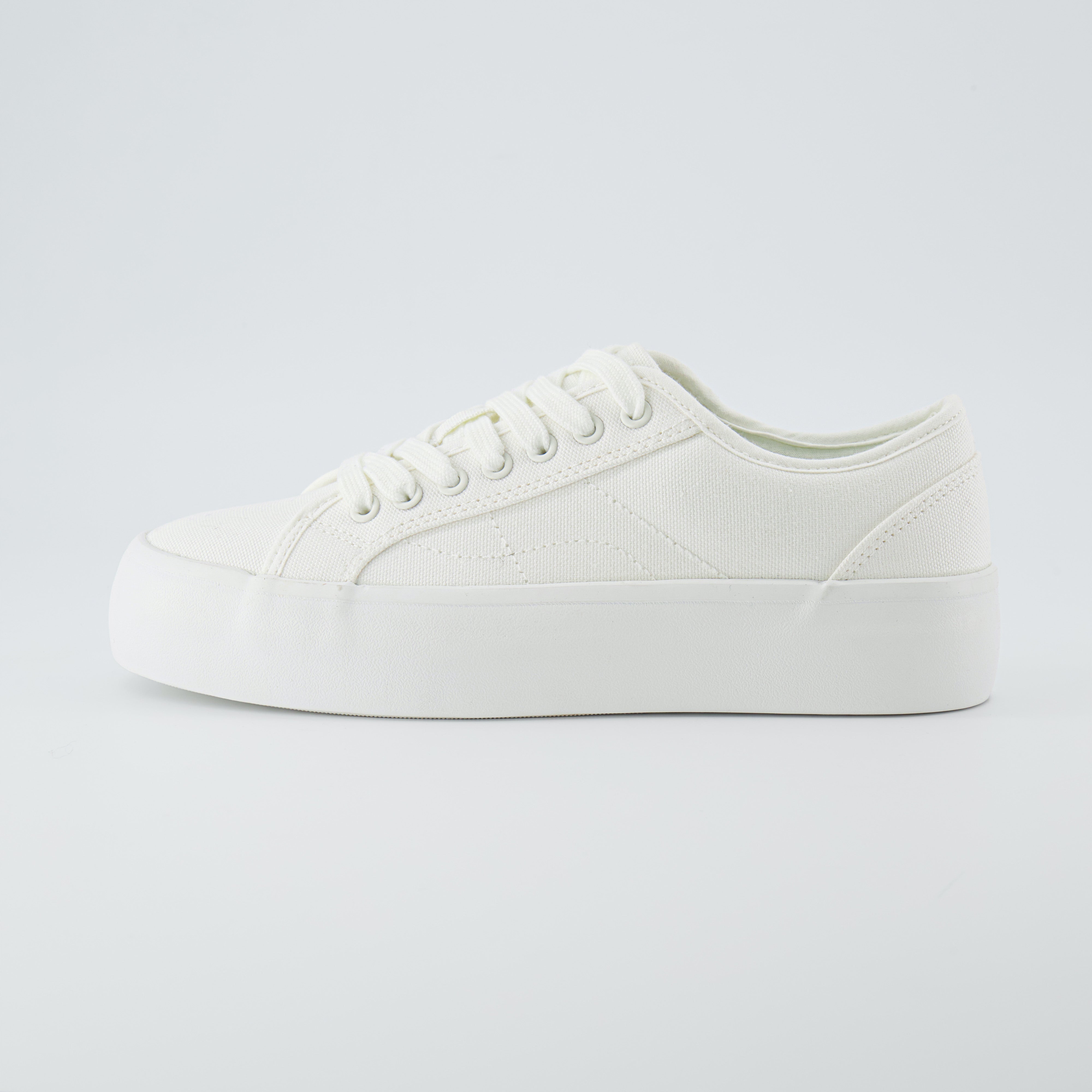 Tag Low Top Canvas Sneaker White