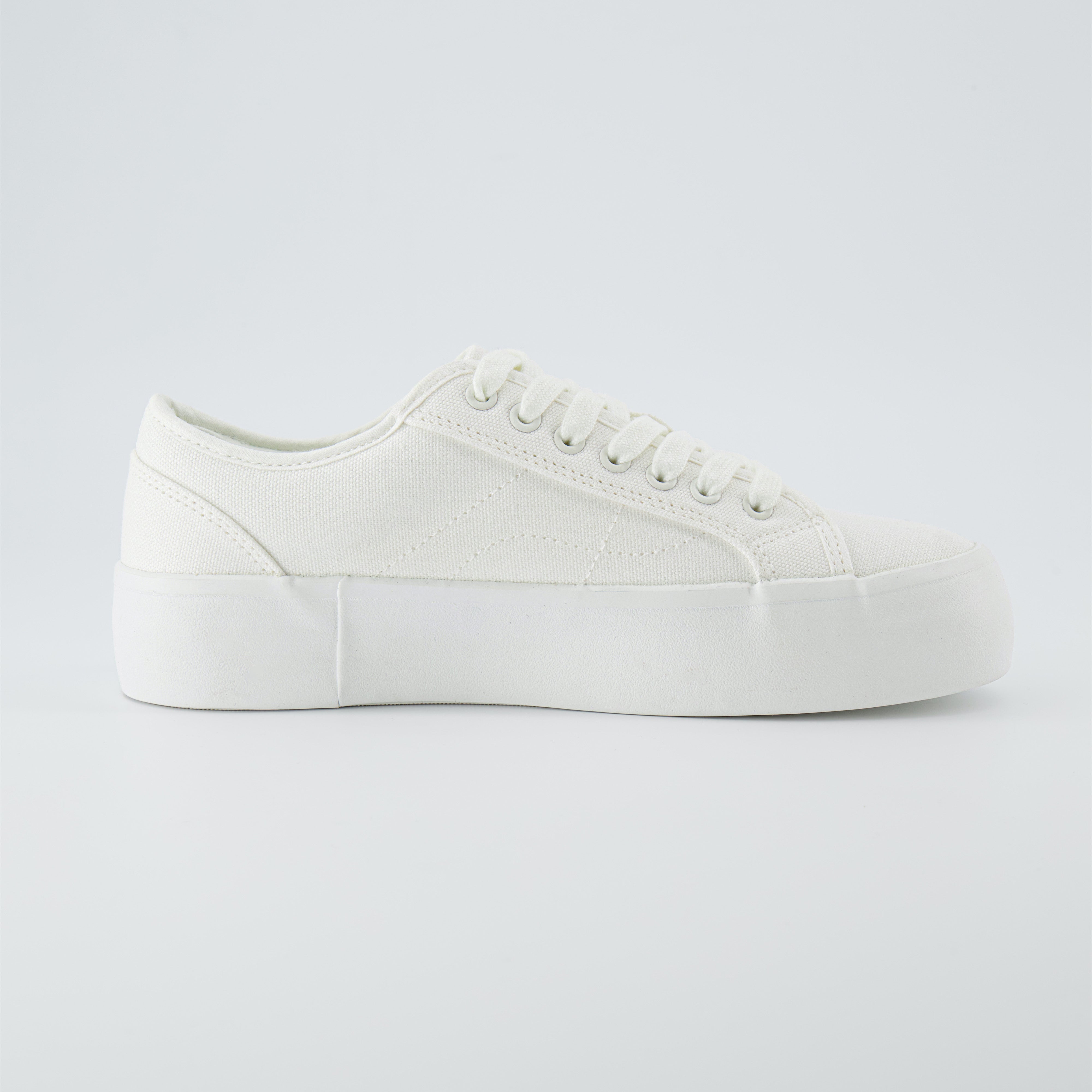 Tag Low Top Canvas Sneaker White