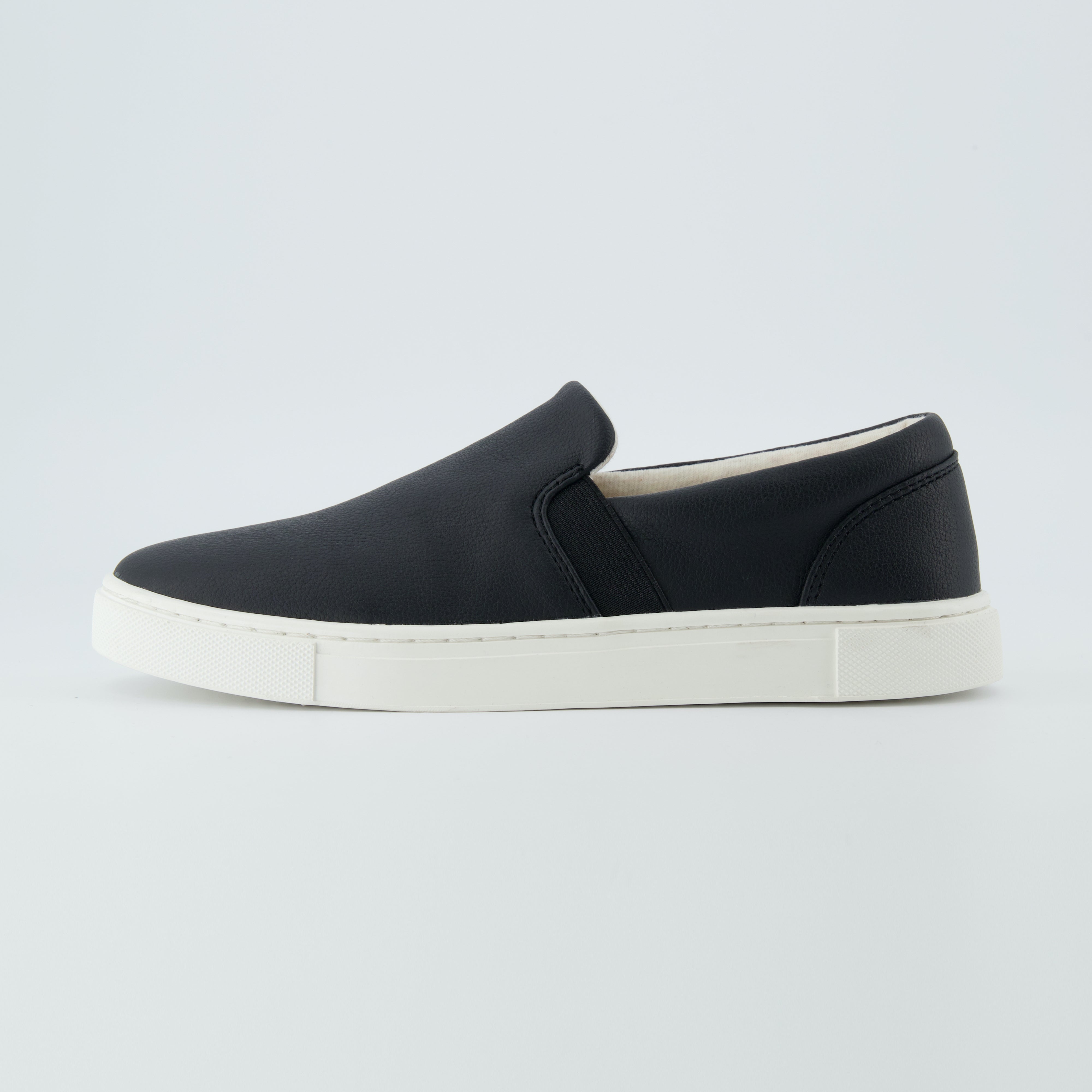 Hampton Slip-on Sneaker Black White