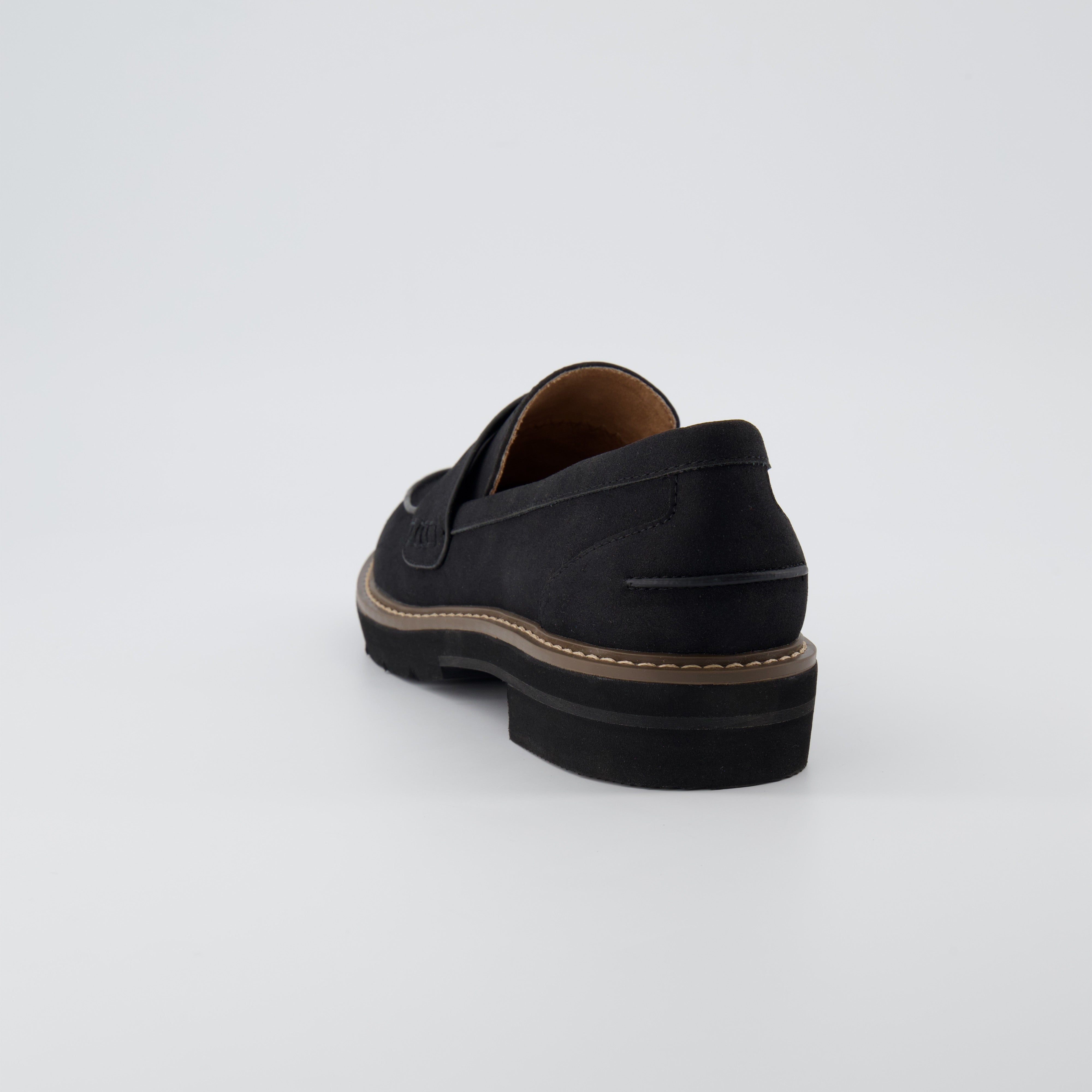 Vassar Slip-on Loafers Black