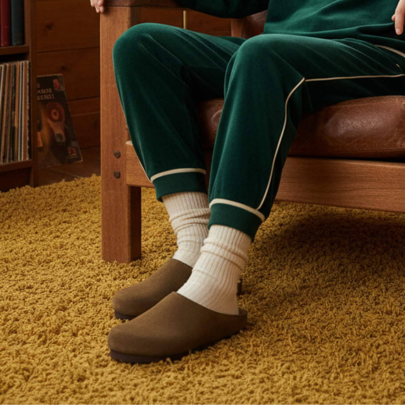 Lute Suede Clogs Brown
