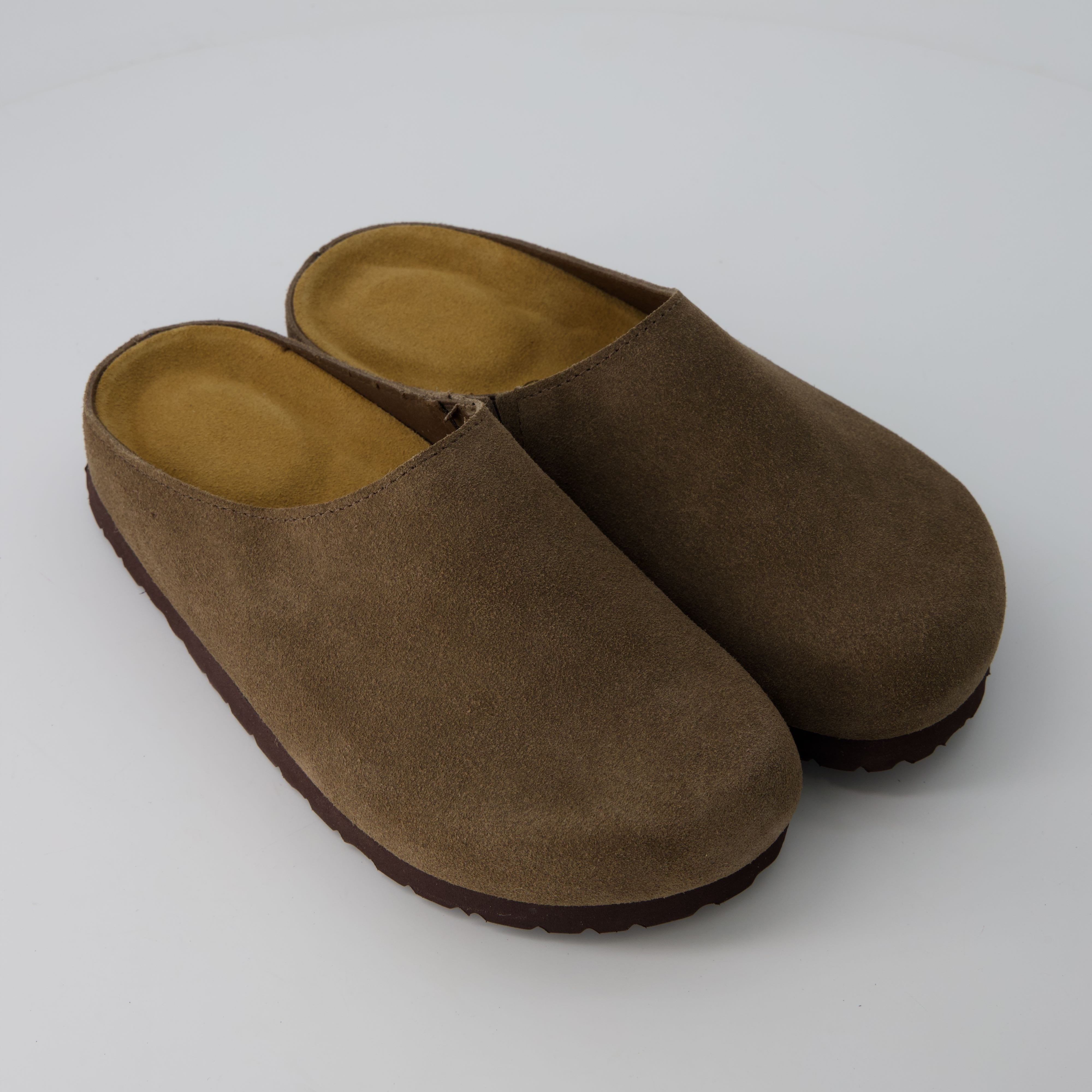 Lute Suede Clogs Taupe