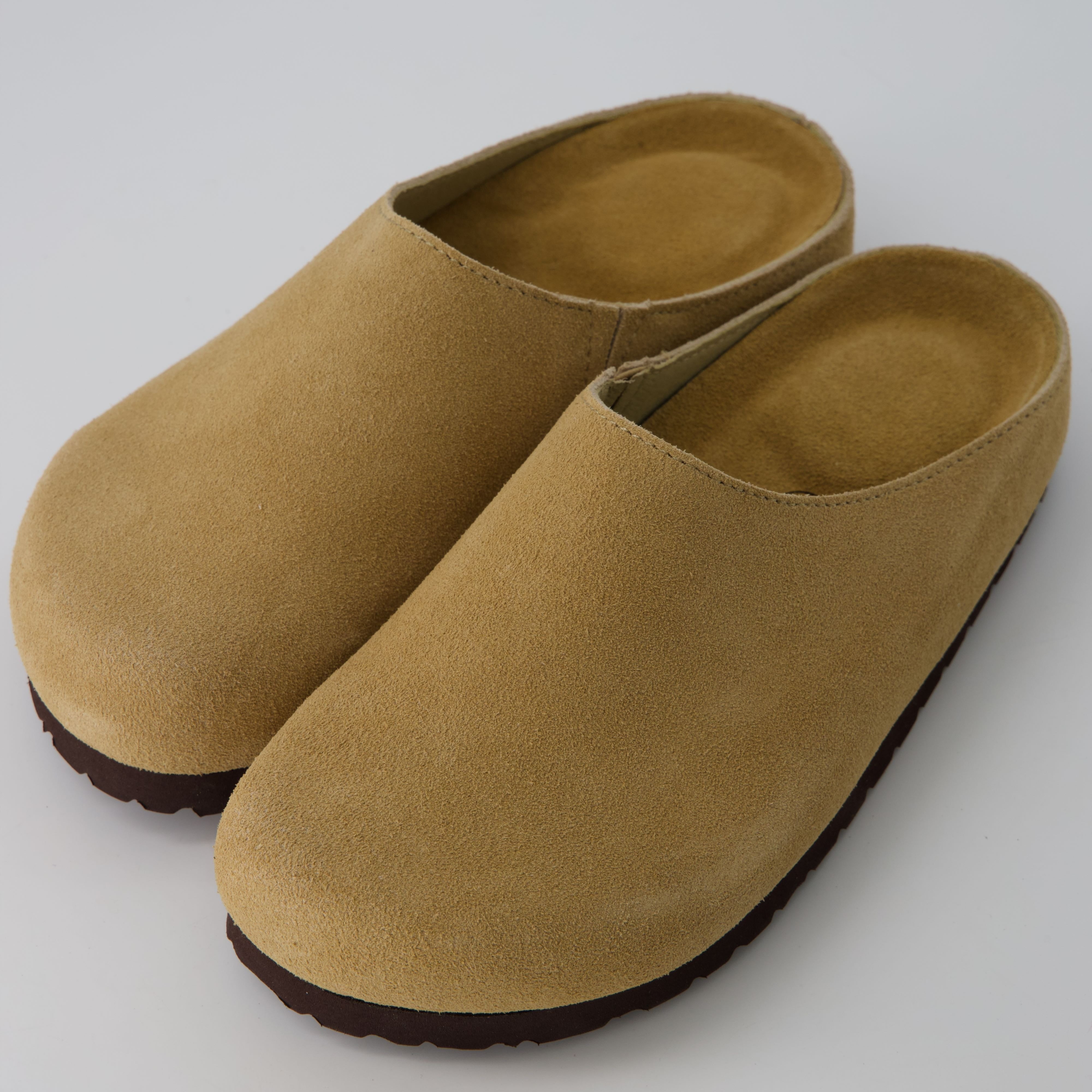 Lute Suede Clogs Sand