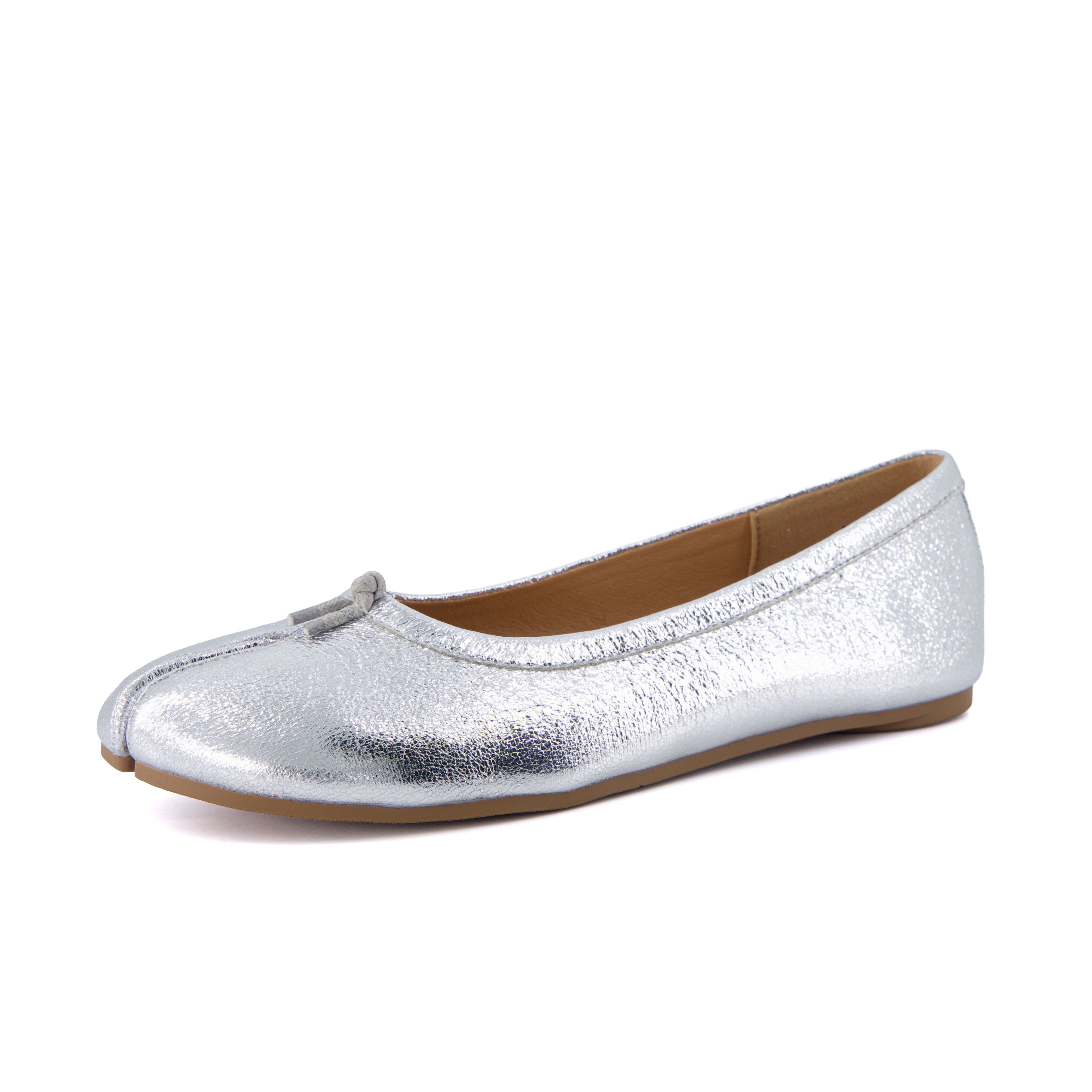 Maki Split-toe Flats Silver Medium