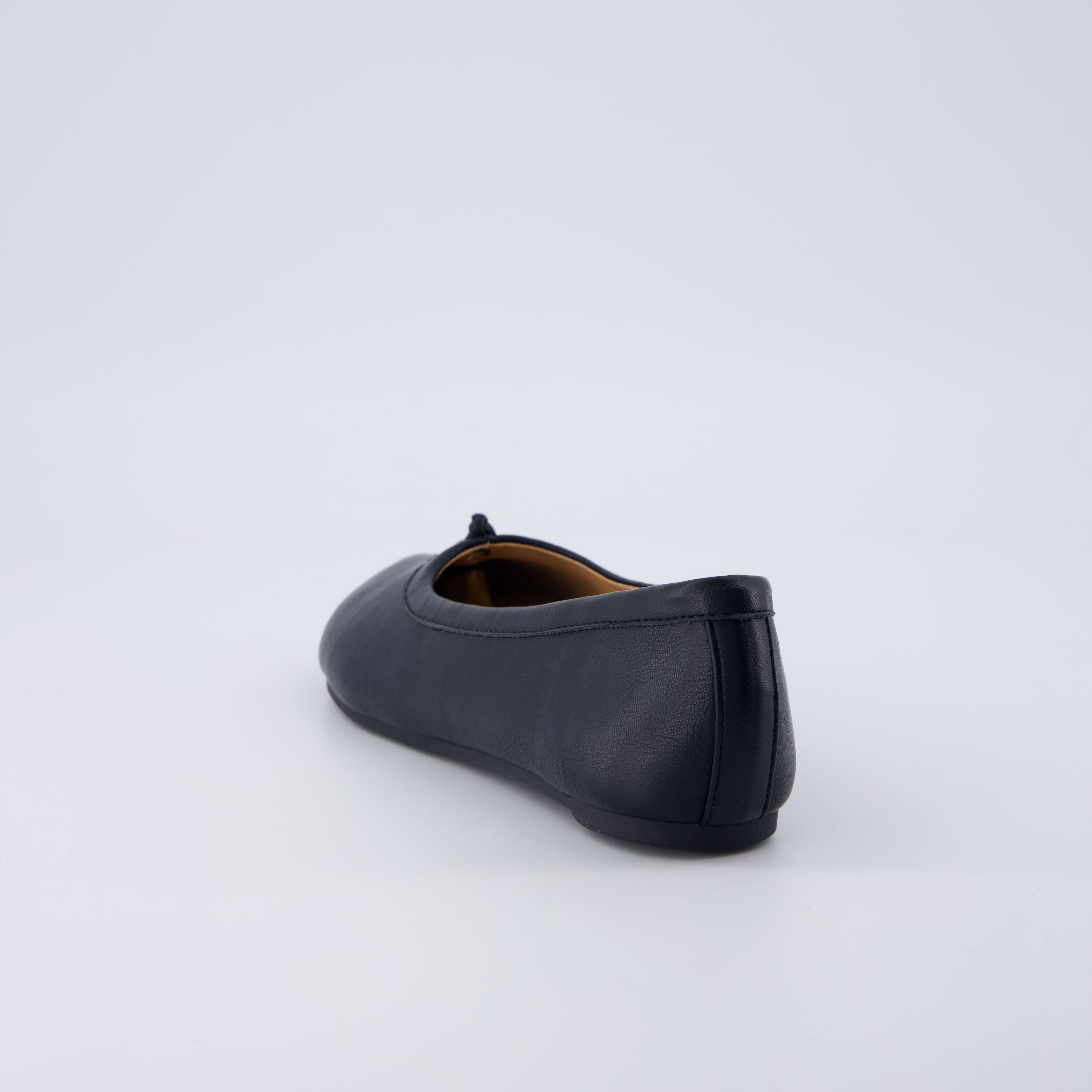 Maki Split-toe Flats Black Medium