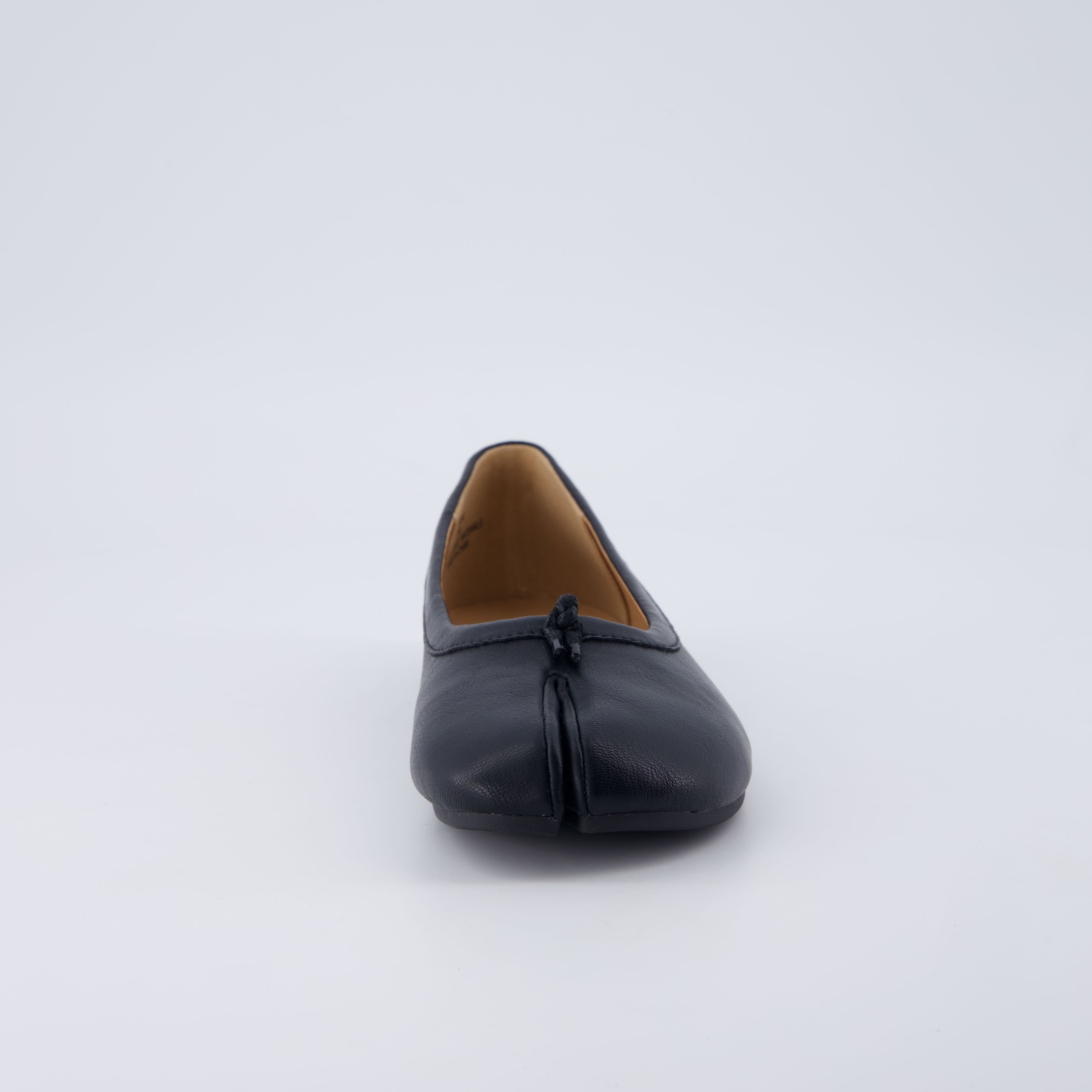 Maki Split-toe Flats Black Medium