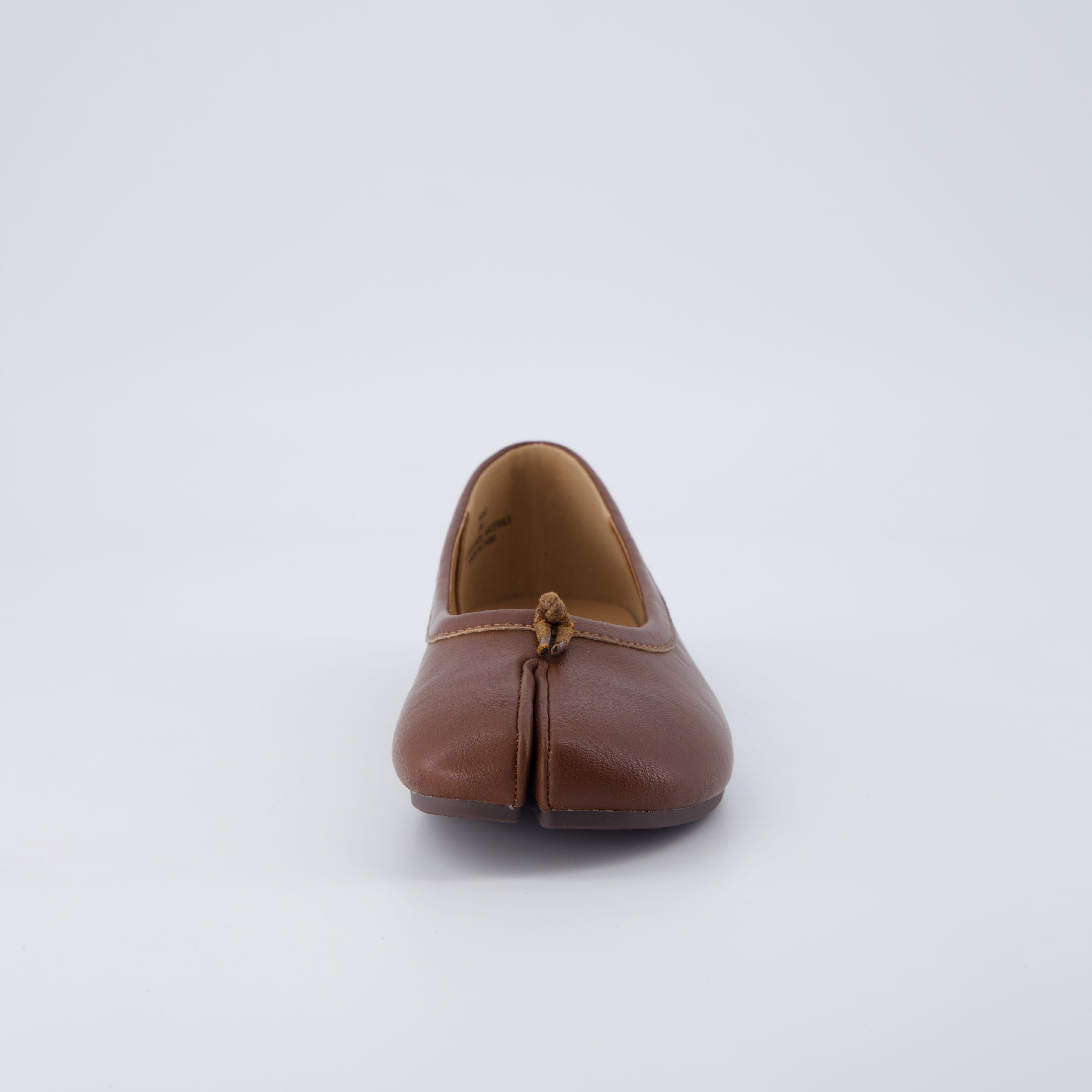Maki Split-toe Flats Brown Medium