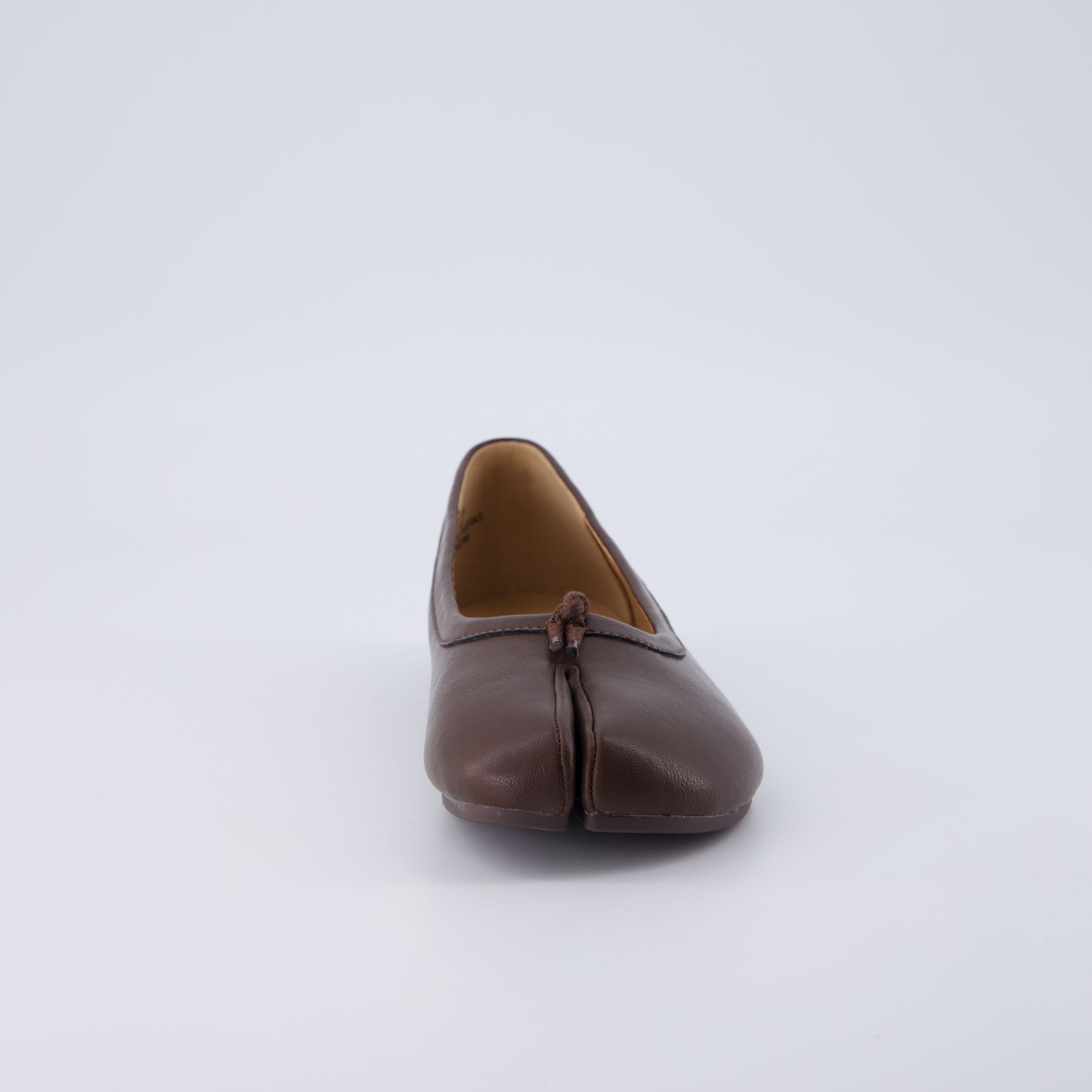 Maki Split-toe Flats Brown Medium