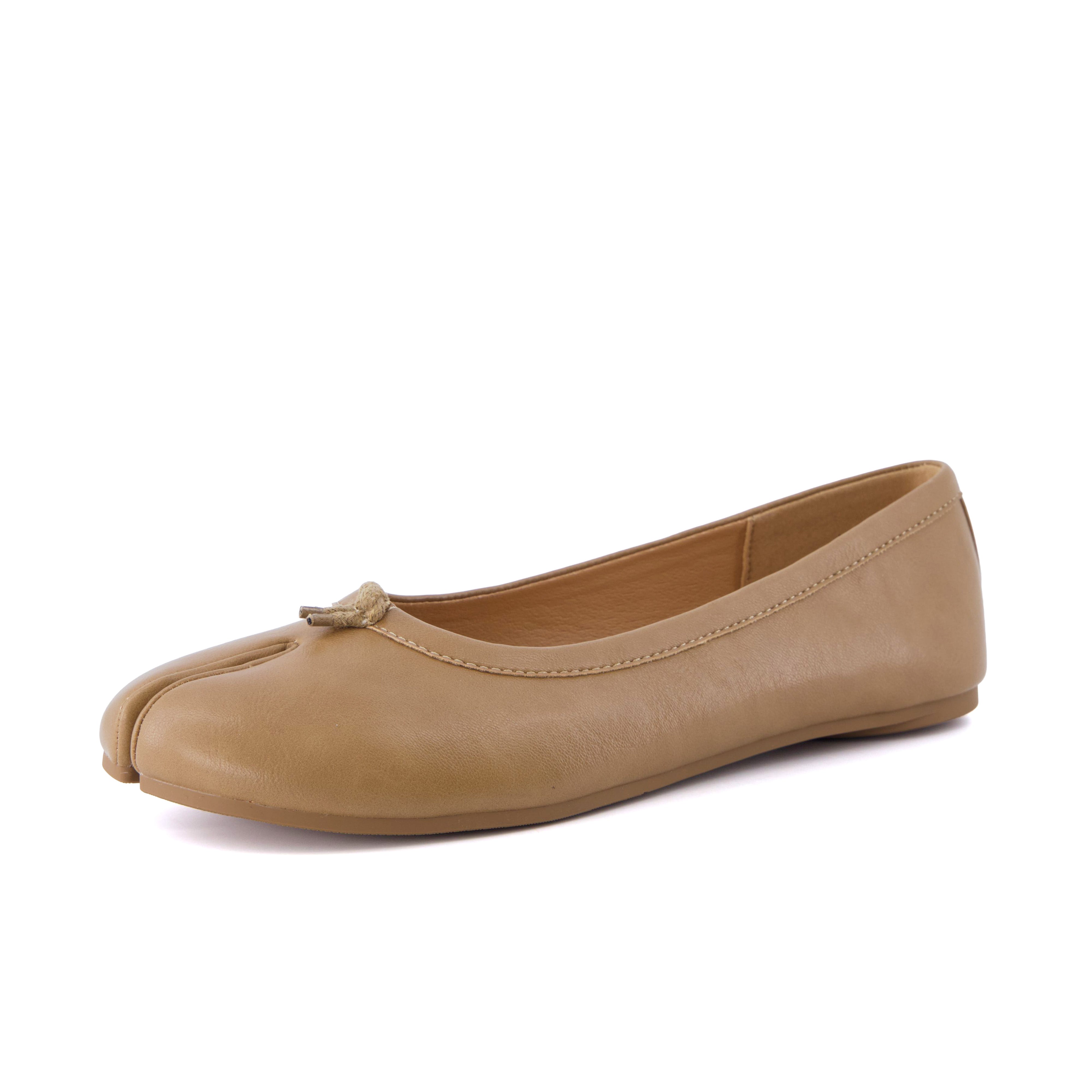 Maki Split-toe Flats Tan Medium