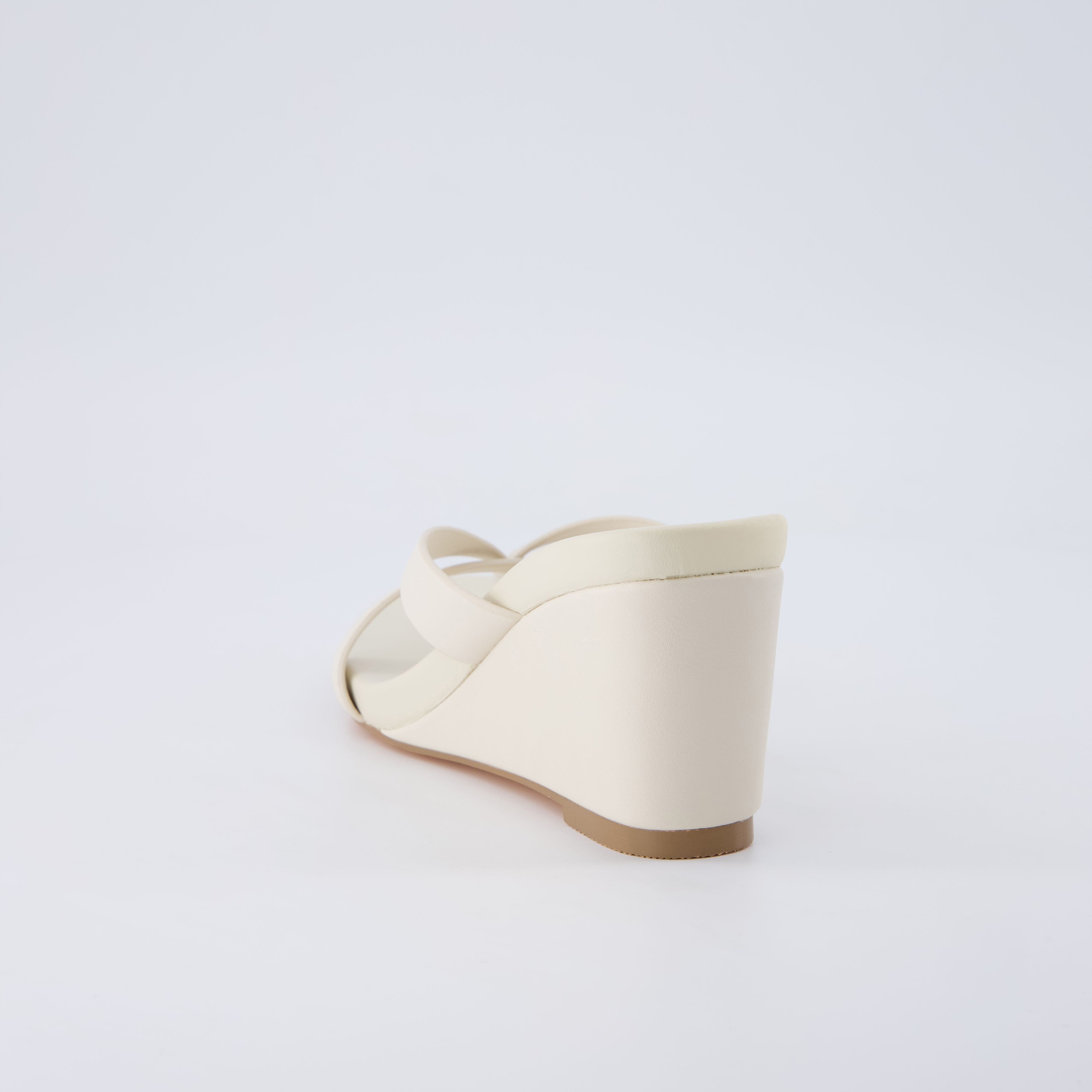 Mona Slip-On Lightweight Sandals Cream Medium