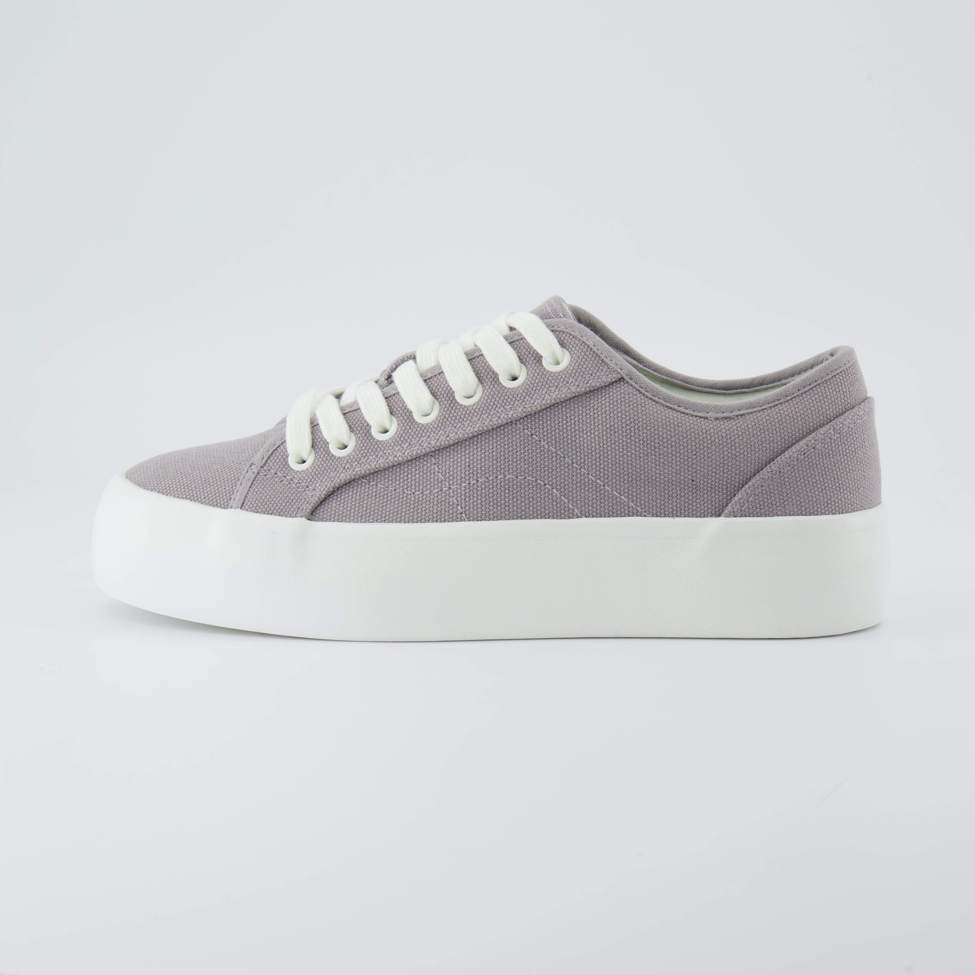 Tag Low Top Canvas Sneaker Gray