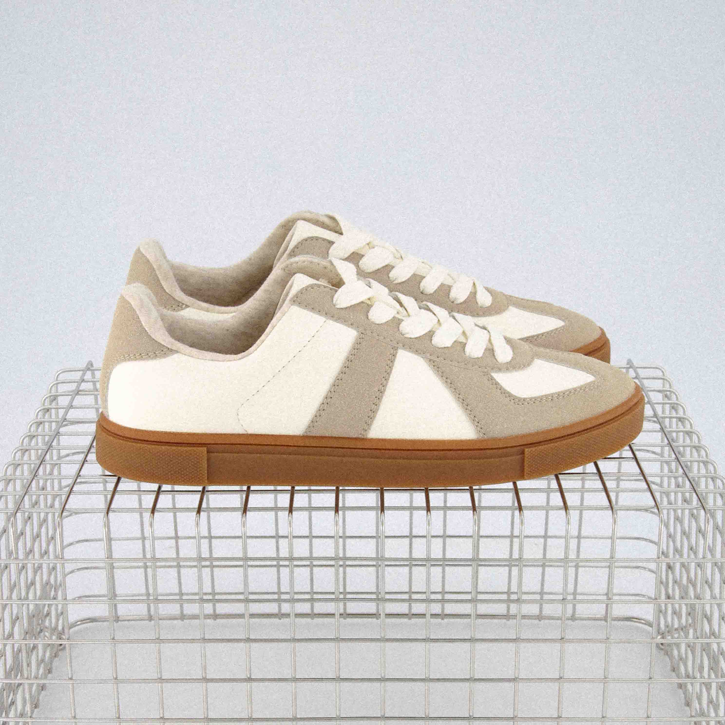 Bailey Lace Up Sneaker White Grey